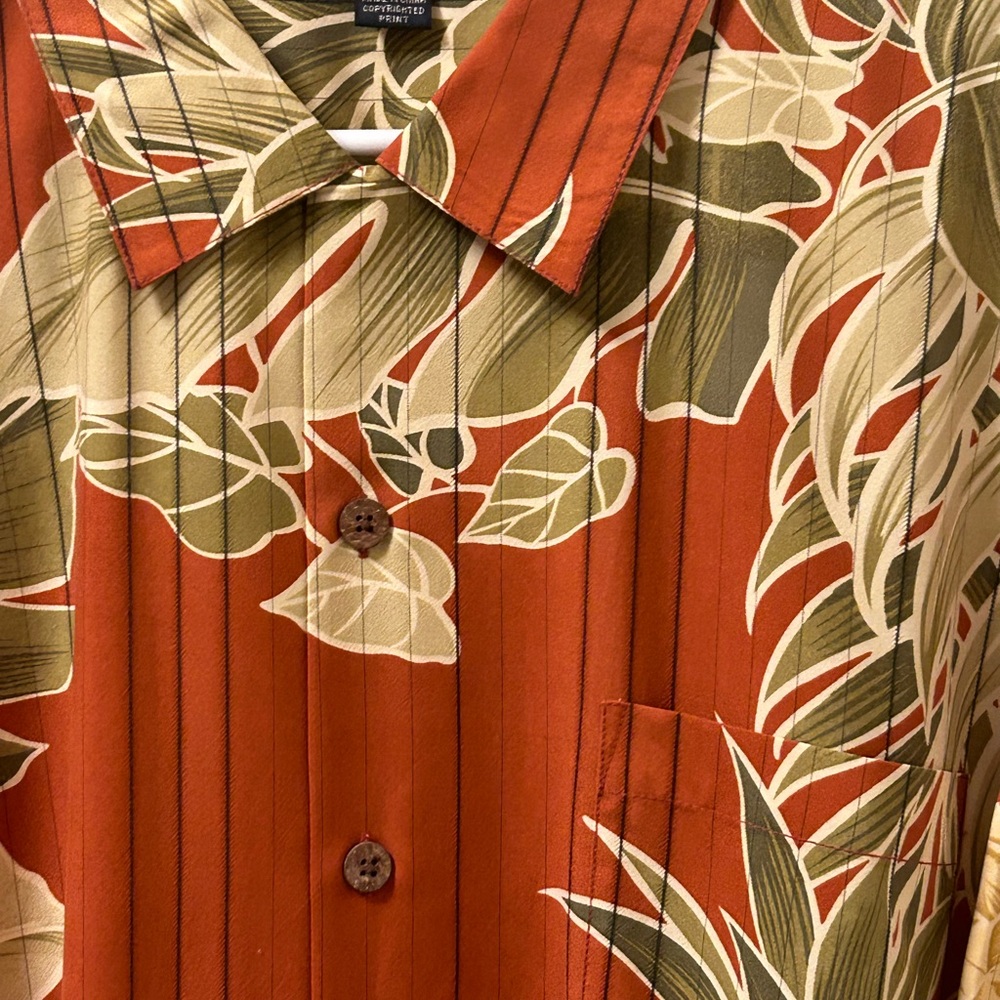 Tommy Bahama men shirt 100%SILK - Picture 3 of 4